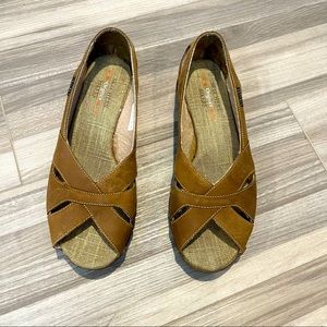 Sketchers originals bikers size 8 tan peep toe slip on shoes